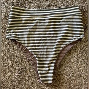 Acacia high wasted bottom, large nwot